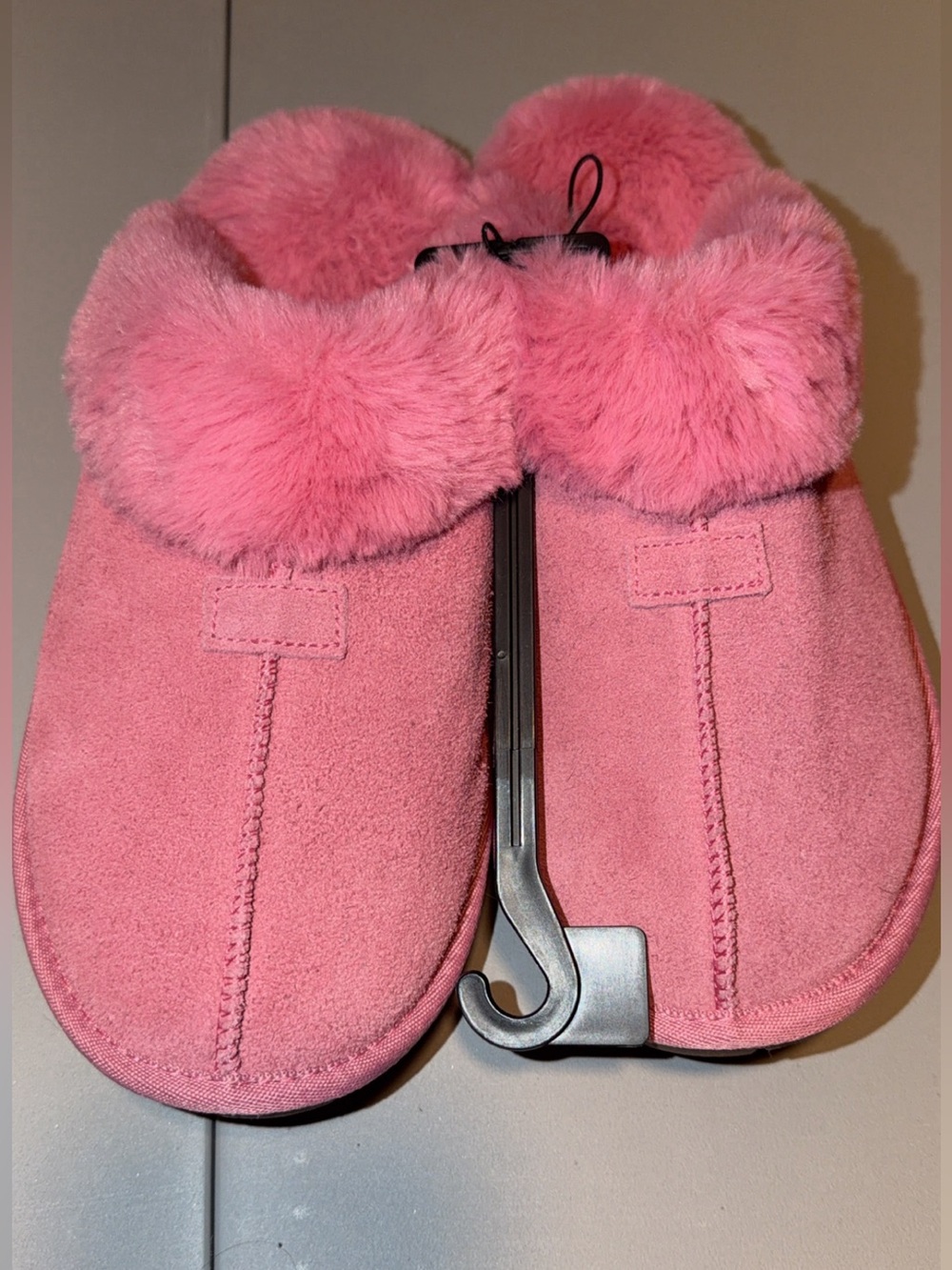Pink UGG look Fleece-Lined Slip-On Shoes NWT size 8 ladies Memory Foam Padding.